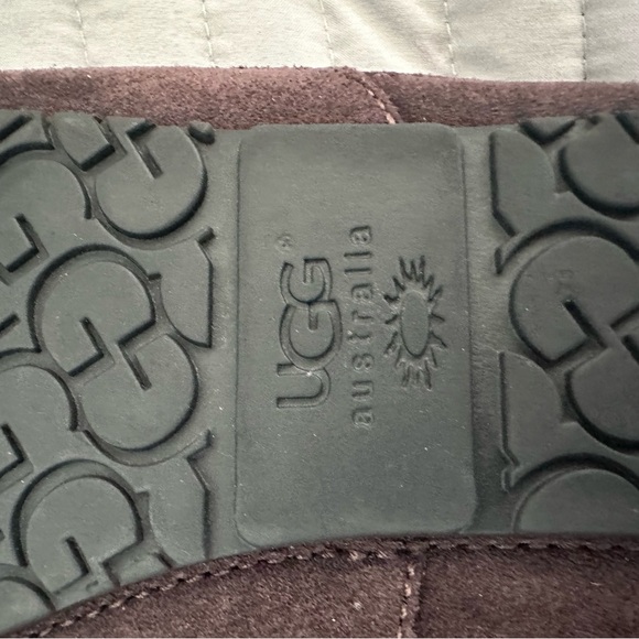 UGG Unisex-Child Ascot Slipper - Picture 6 of 6